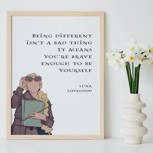 Meet your Posher, Kristina aka MamaBee 🐝 - Picture 4 of 6